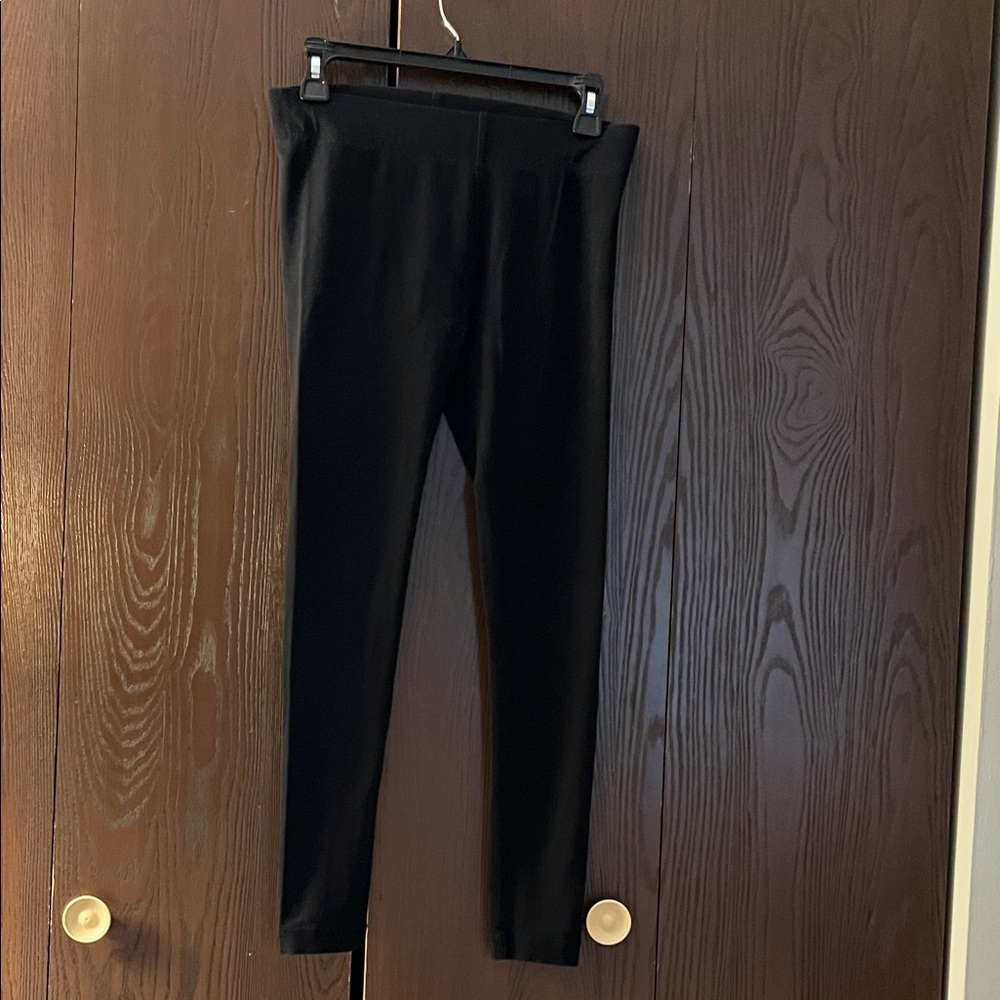 Lou & Grey black, capri leggings. Size Small
